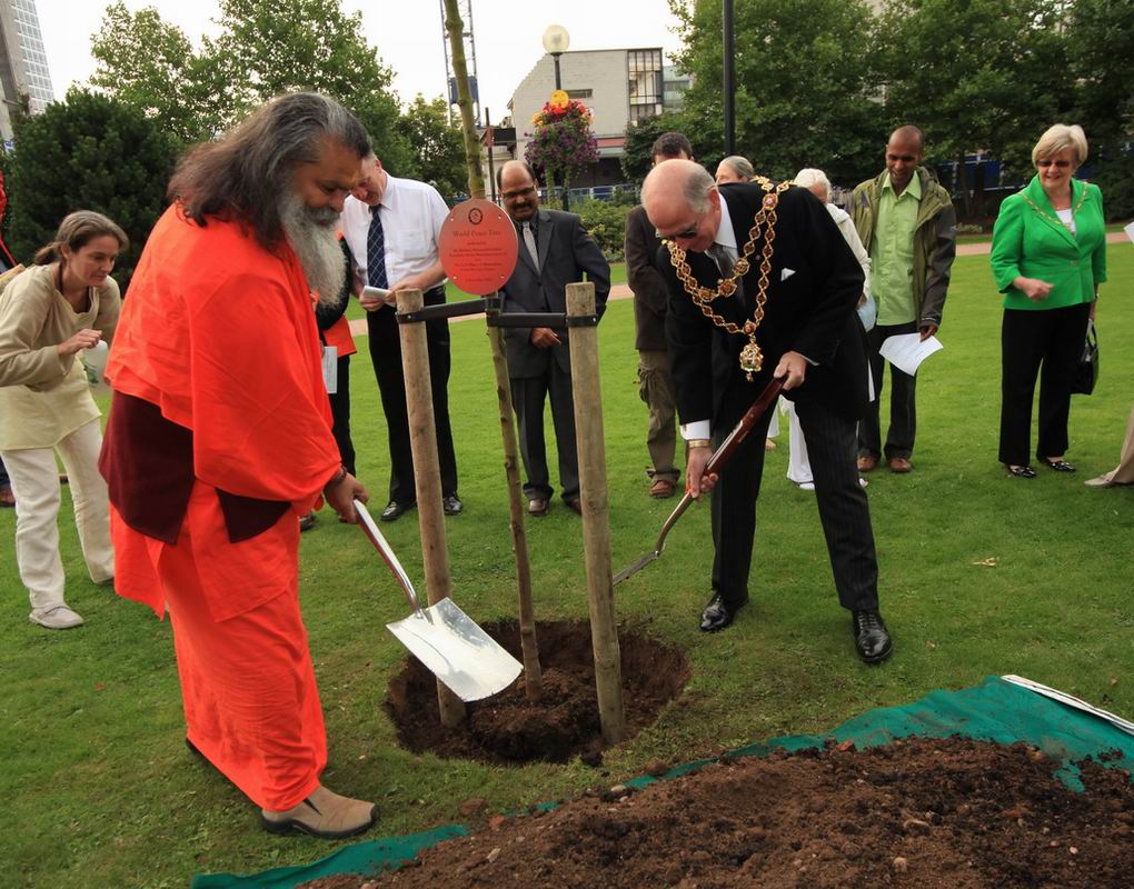 Peace Tree planting ceremony in City Centre Gardens, Birmingham with His Holiness Paramhans Swami Maheshwarananda, Founder of Yoga in Daily Life and The Lord Mayor of Birmingham, Councillor Len Gregory, Monday 6th September 2010 IMG_5948