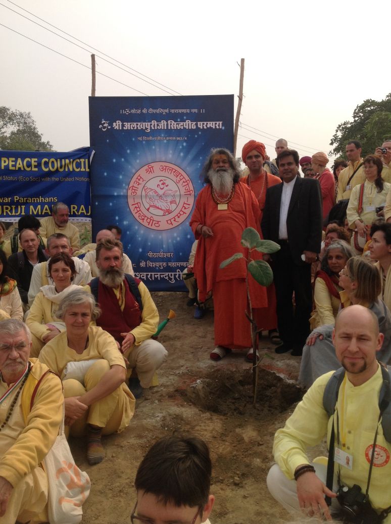 the crowd with swamiji experience the peace of yet another successful tree planting