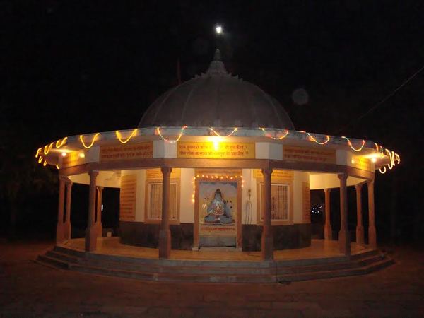 Jadan ashram 1 600