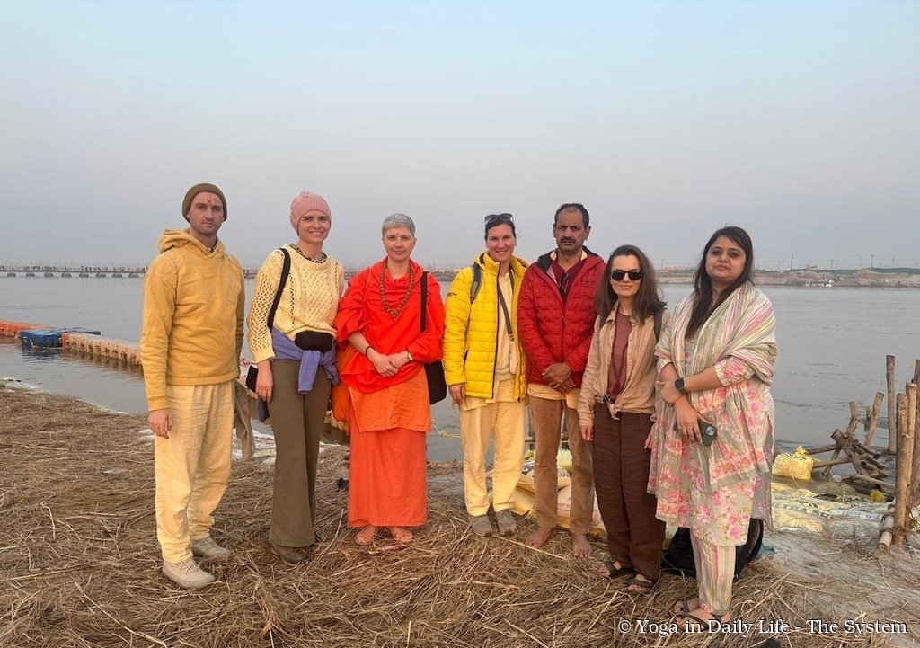 Vishwaguruji’s Devotees on the banks of the Holy River Ganga during Maha Kumbh Mela 2025