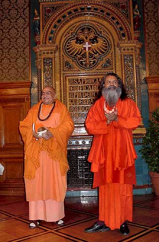 Mahamandaleshwars: Swami Niranjanananda and Paramhans Swami Maheshwarananda