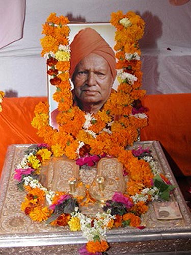 Holy Guruji\'s sandals, a symbol of His holy feet