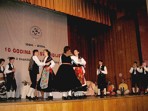 Istrian national dancers and musicians in Labin