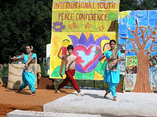 Classical Indian dance Bharatanatyam performed by children