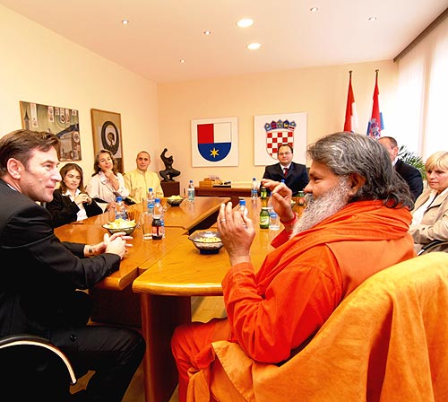 His Holiness Swamiji with the Governor of Medjimurje Cunty, Mr. Josip Posavec