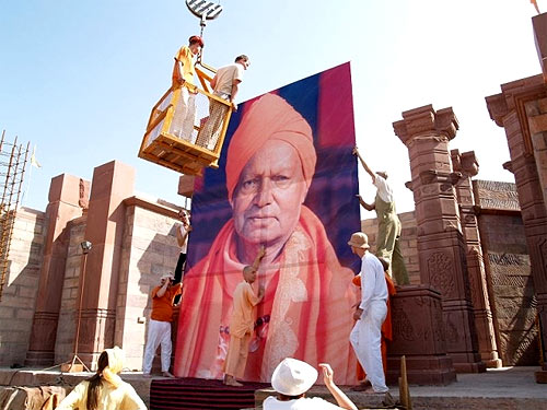 The 3.5 by 5 meters photo of Holy Guruji was carefully lifted into place at Holy Guruji’s Samadhi at the Om Ashram in Jadan