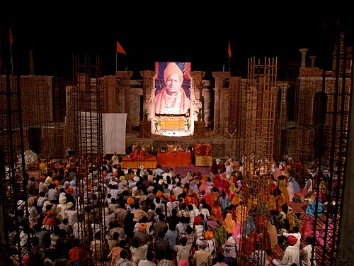 Evening Satsang at Holy Guruji’s Samadhi on the evening of November 7th during Holy Guruji’s 2nd Mahasamadhi Ceremony