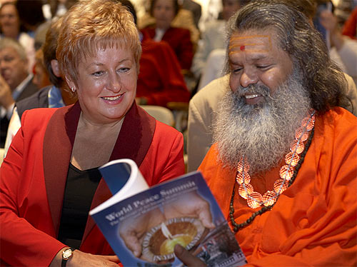 His Holiness Vishvaguru Mahamandaleshwar Paramhans Swami Maheshwarananda with Ljubljana Mayoress, Mrs. Danica Simsic