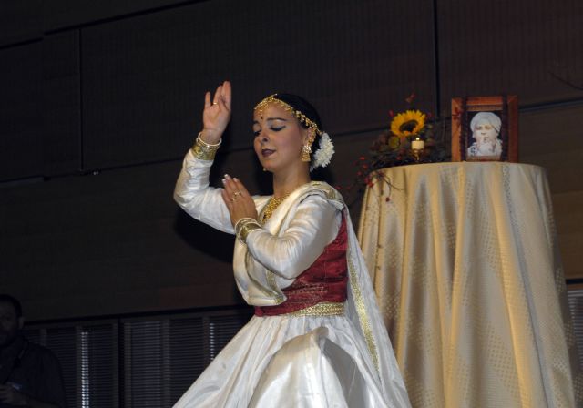 Kathak dance by Radha Madhavi, preceeding the public lecture 