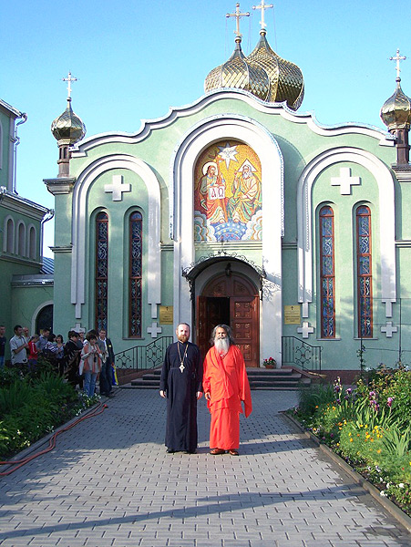 His Holiness Swamiji with His Eminency Ioann, Archbishop of Cherkassy-Odessa