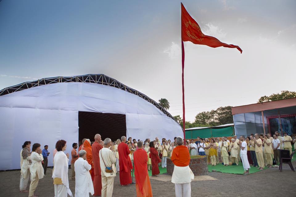 shiva arati kumbha mela camp